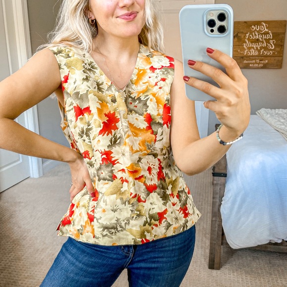 Gianni Tops - Gianni Silk Floral V-Neck Sleeveless Blouse Top 14